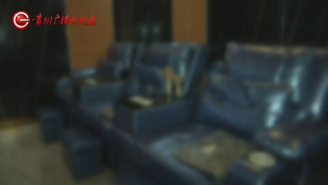 DƬ